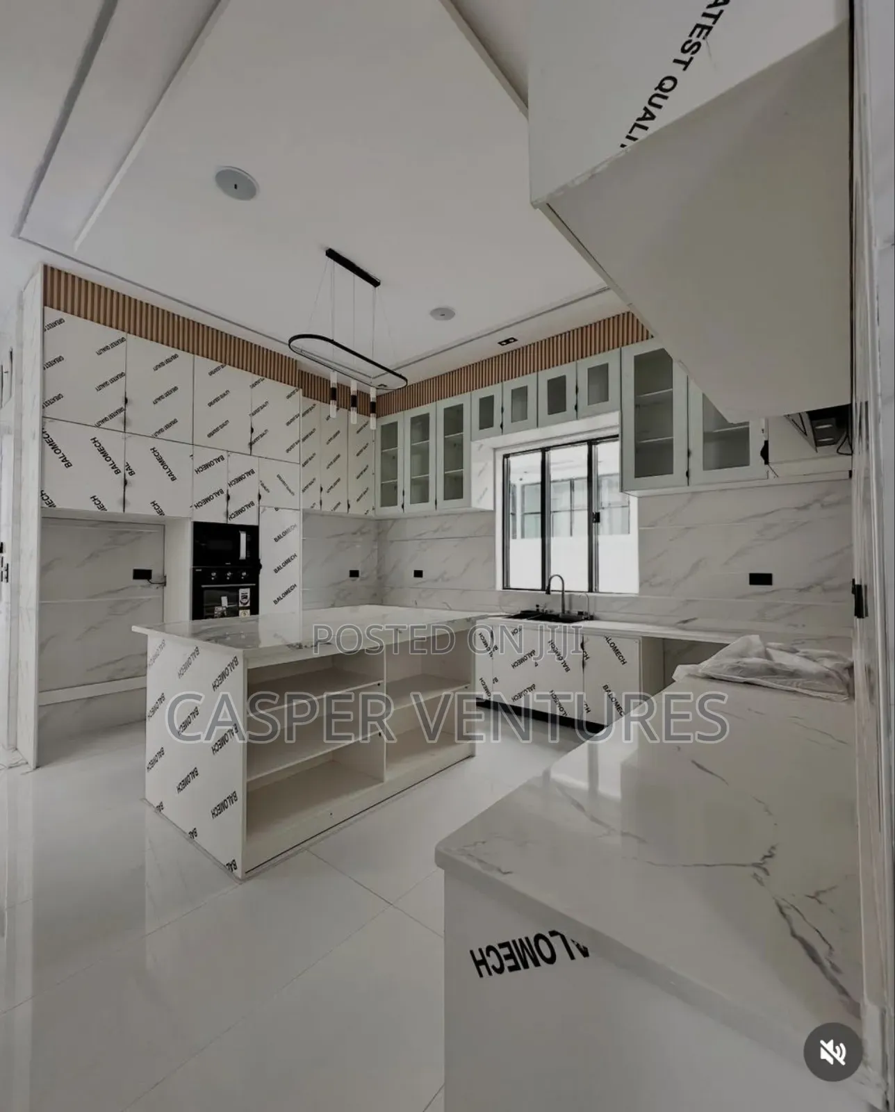 5bdrm Duplex in Chevron for sale