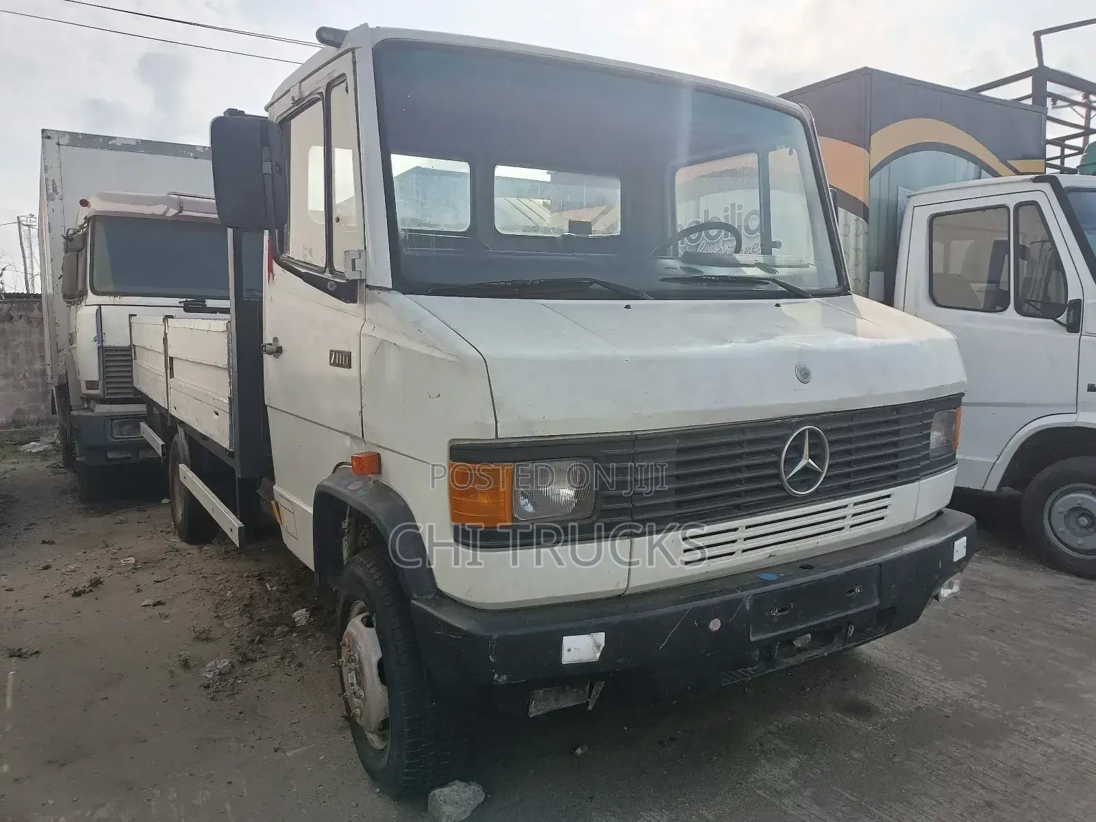 Mercedes Benz 709 German Truck 4 Cylinder