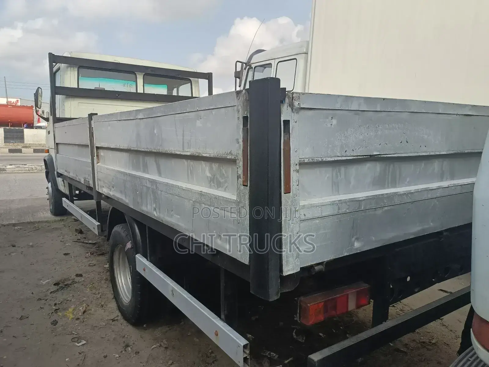 Mercedes Benz 709 German Truck 4 Cylinder