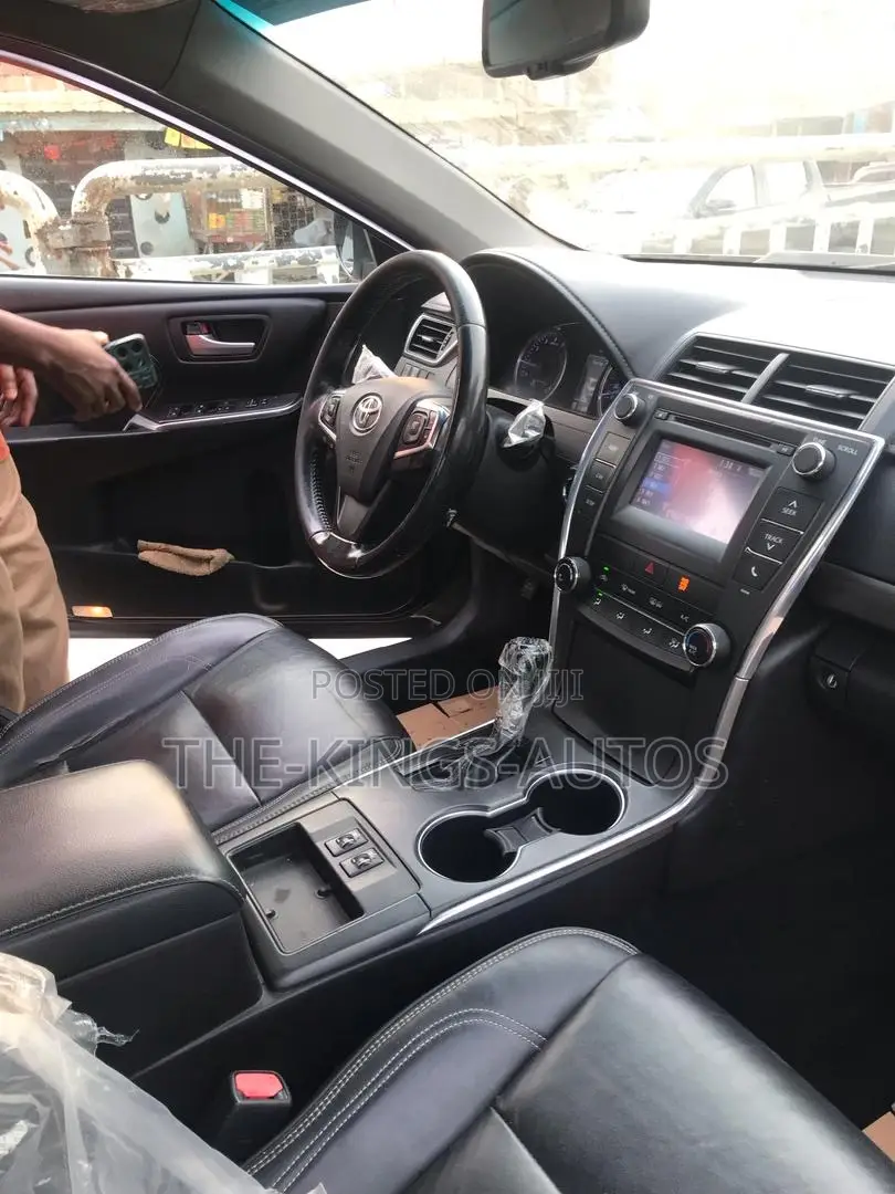 Toyota Camry XLE 4dr Sedan (2.5L 4cyl 6A) 2017 Gray