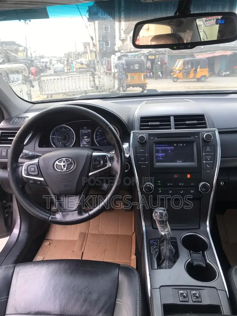 Toyota Camry XLE 4dr Sedan (2.5L 4cyl 6A) 2017 Gray