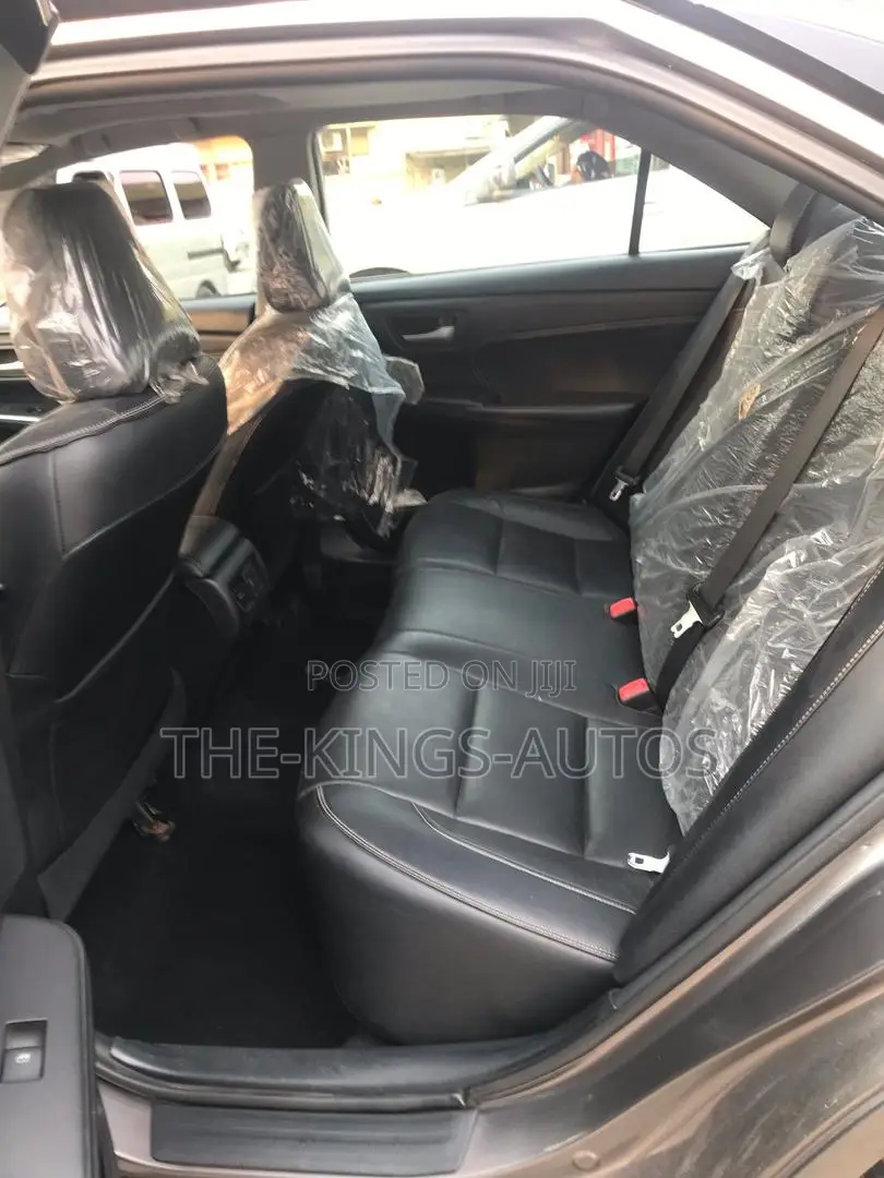 Toyota Camry XLE 4dr Sedan (2.5L 4cyl 6A) 2017 Gray