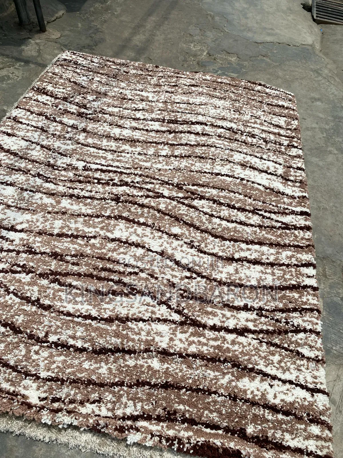 5x7fts Pitch and Cream Shaggy Premium America Center Rug.