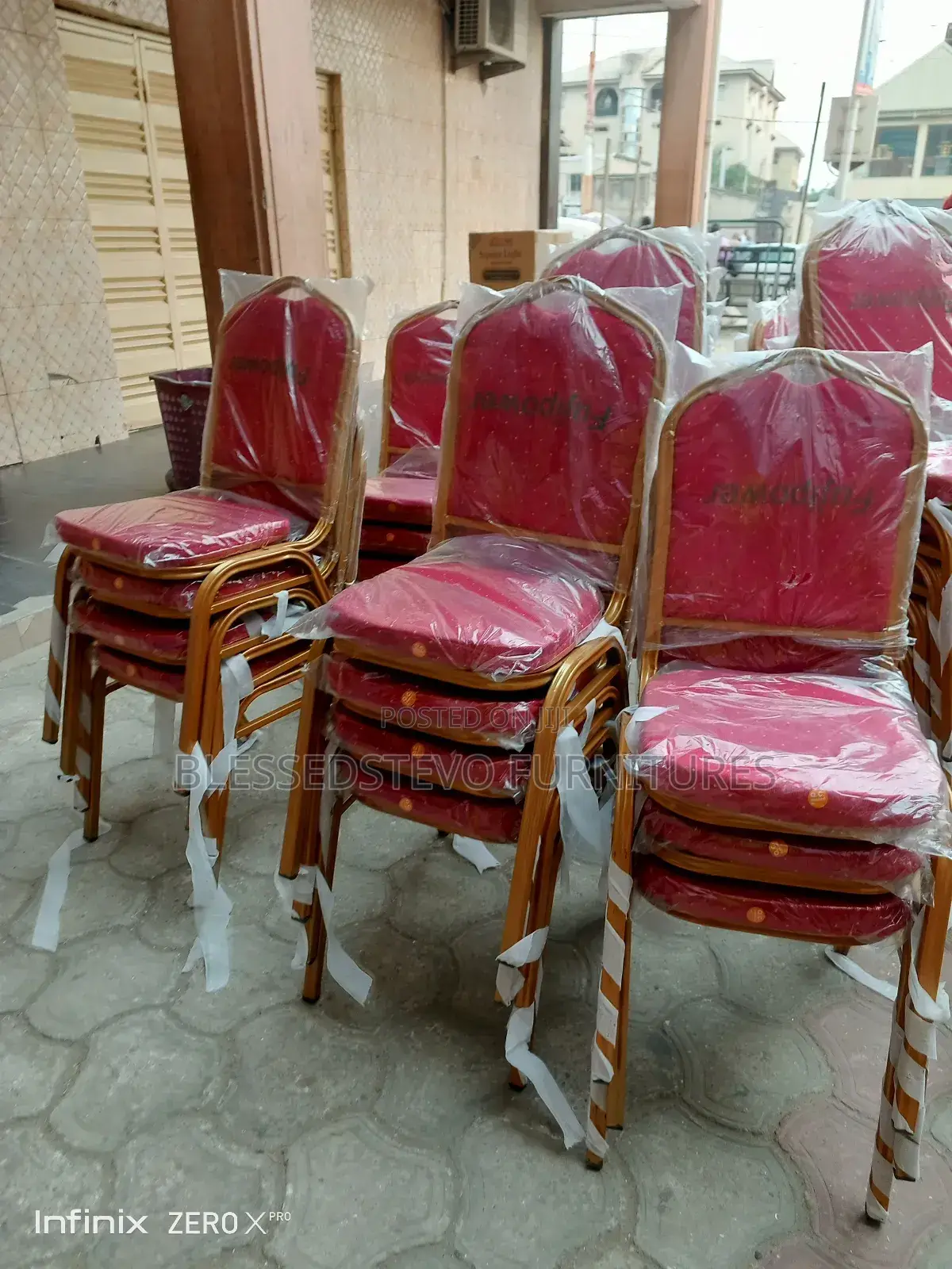 Red Banqeut Chair