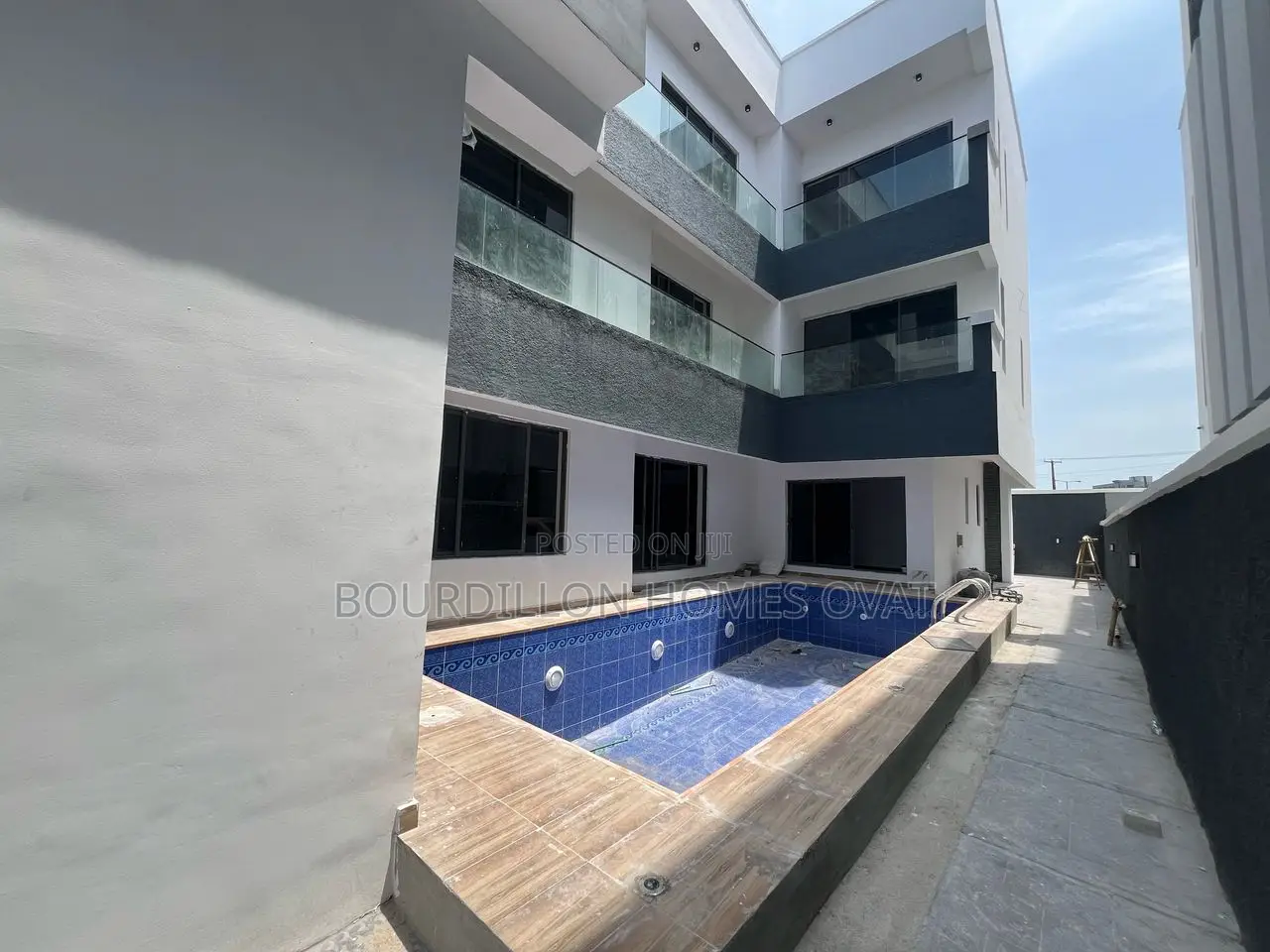 5bdrm Duplex in Lekki Phase 1 for sale