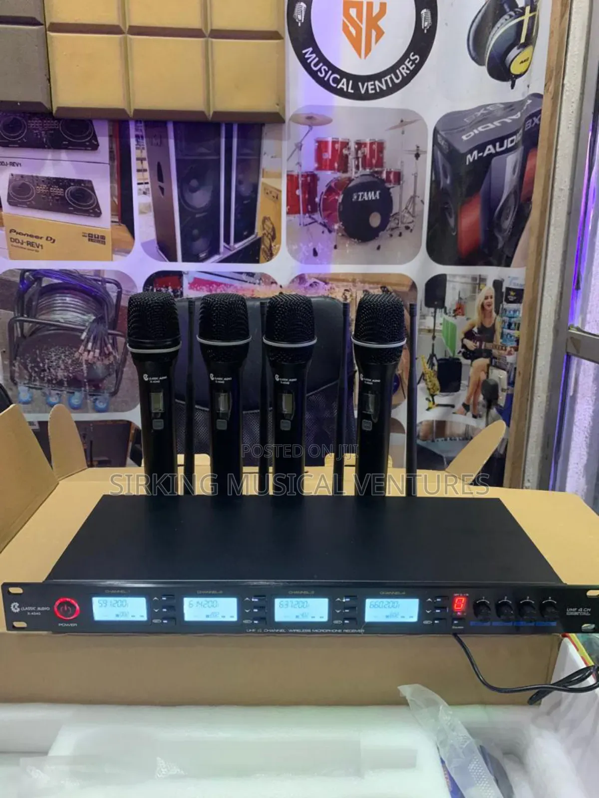 4 in 1 Classic Audio Wireless Microphone X-4040
