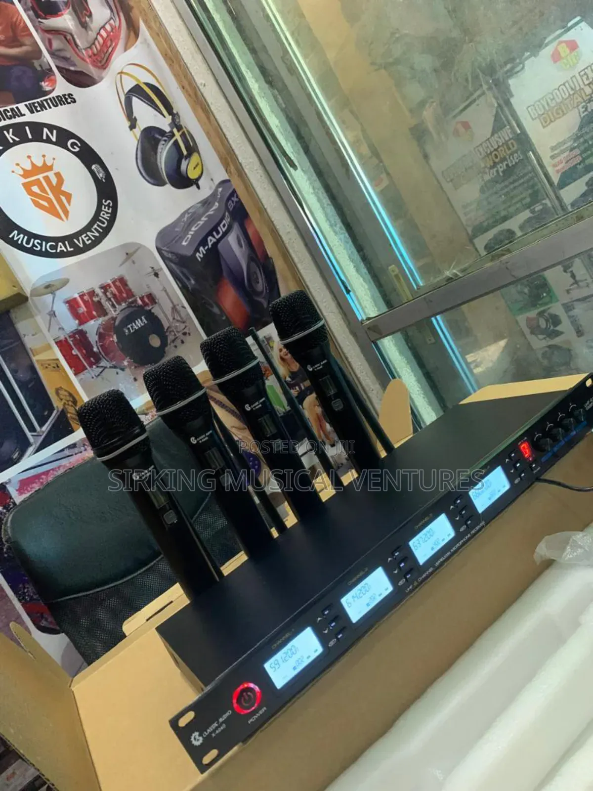 4 in 1 Classic Audio Wireless Microphone X-4040