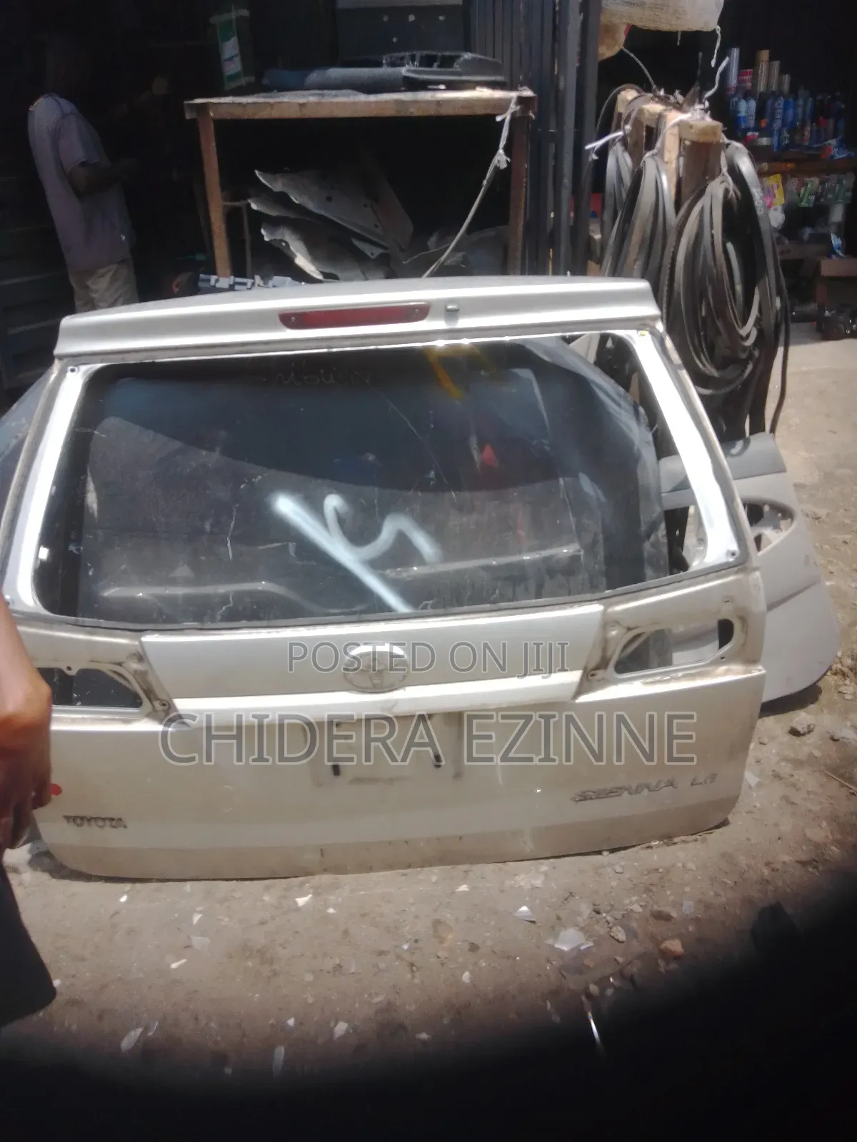 Toyota Sienna 2006 Empty Boot