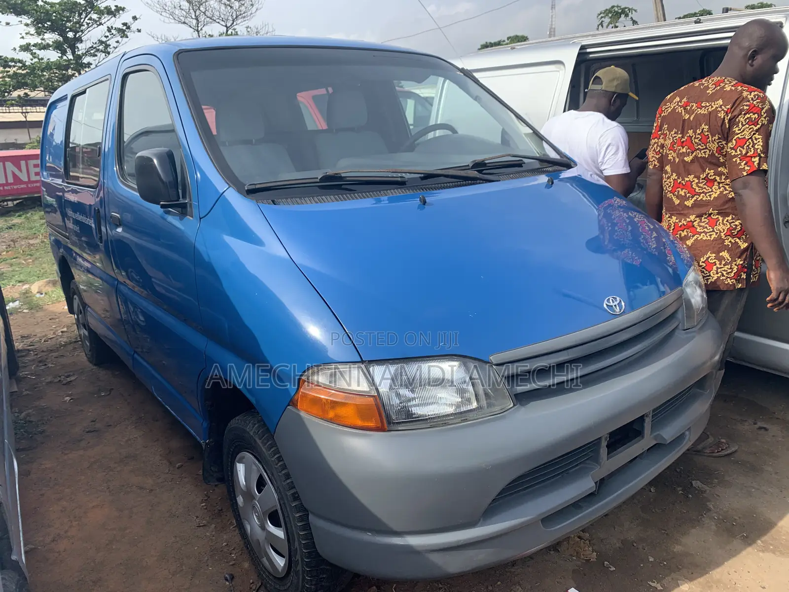 Toyota HiAce 2010 Blue