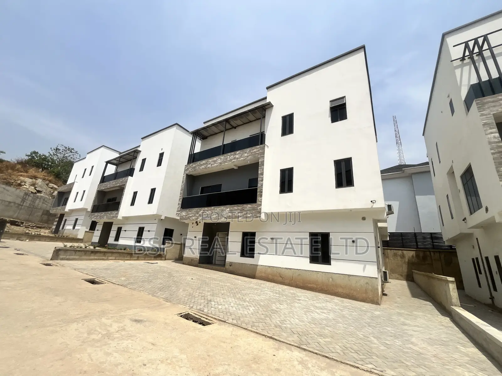 5bdrm Duplex in Guzape District for sale