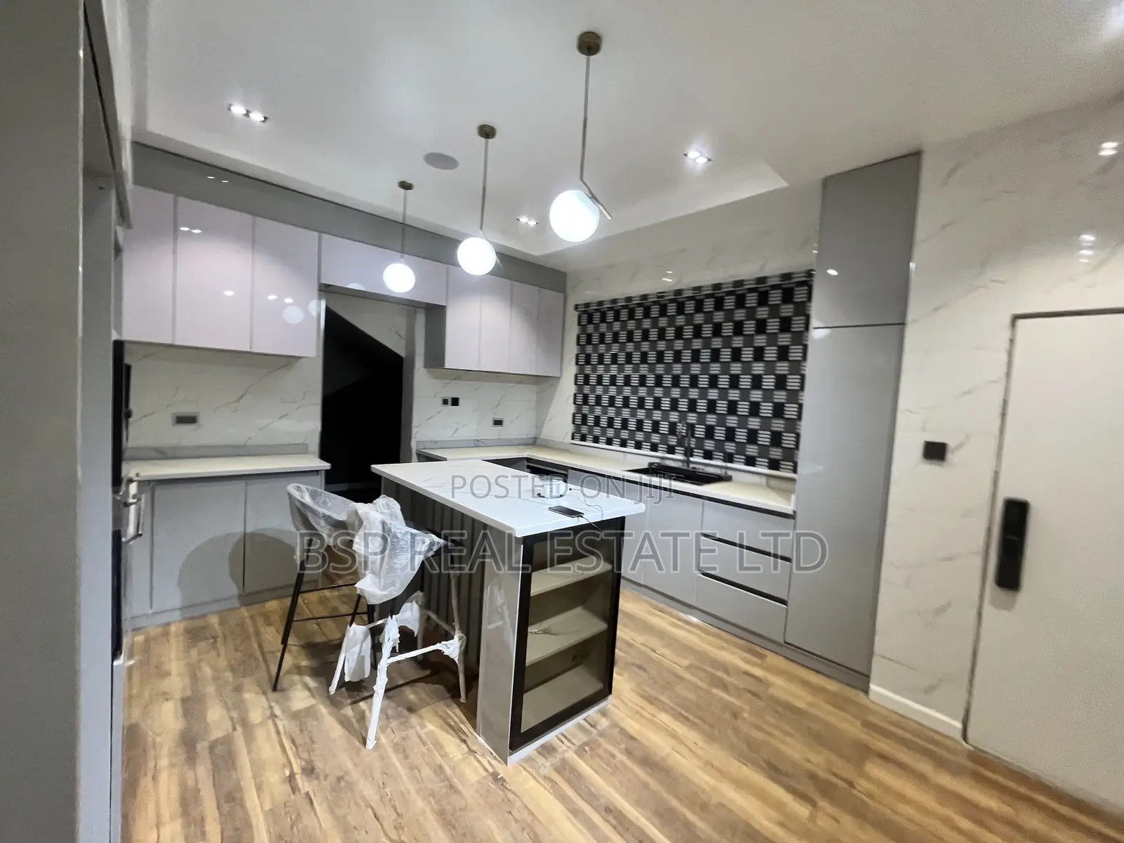 5bdrm Duplex in Guzape District for sale