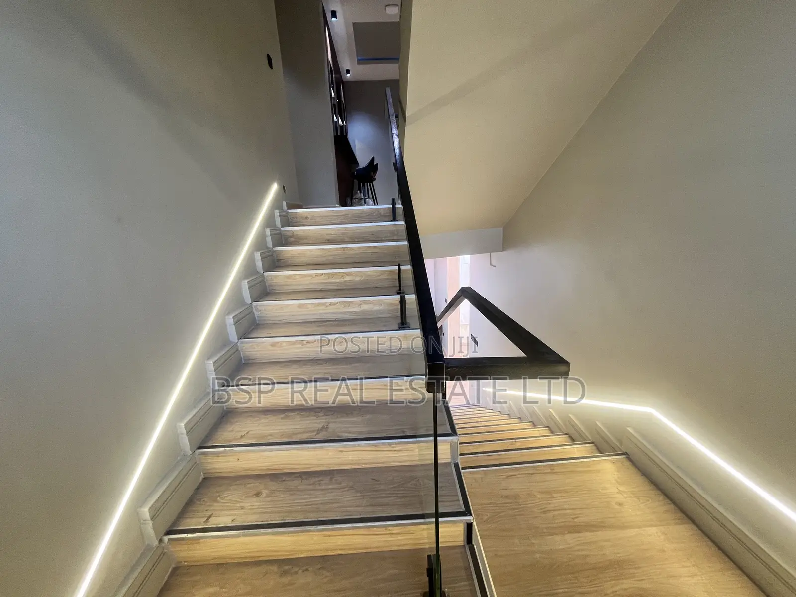 5bdrm Duplex in Guzape District for sale