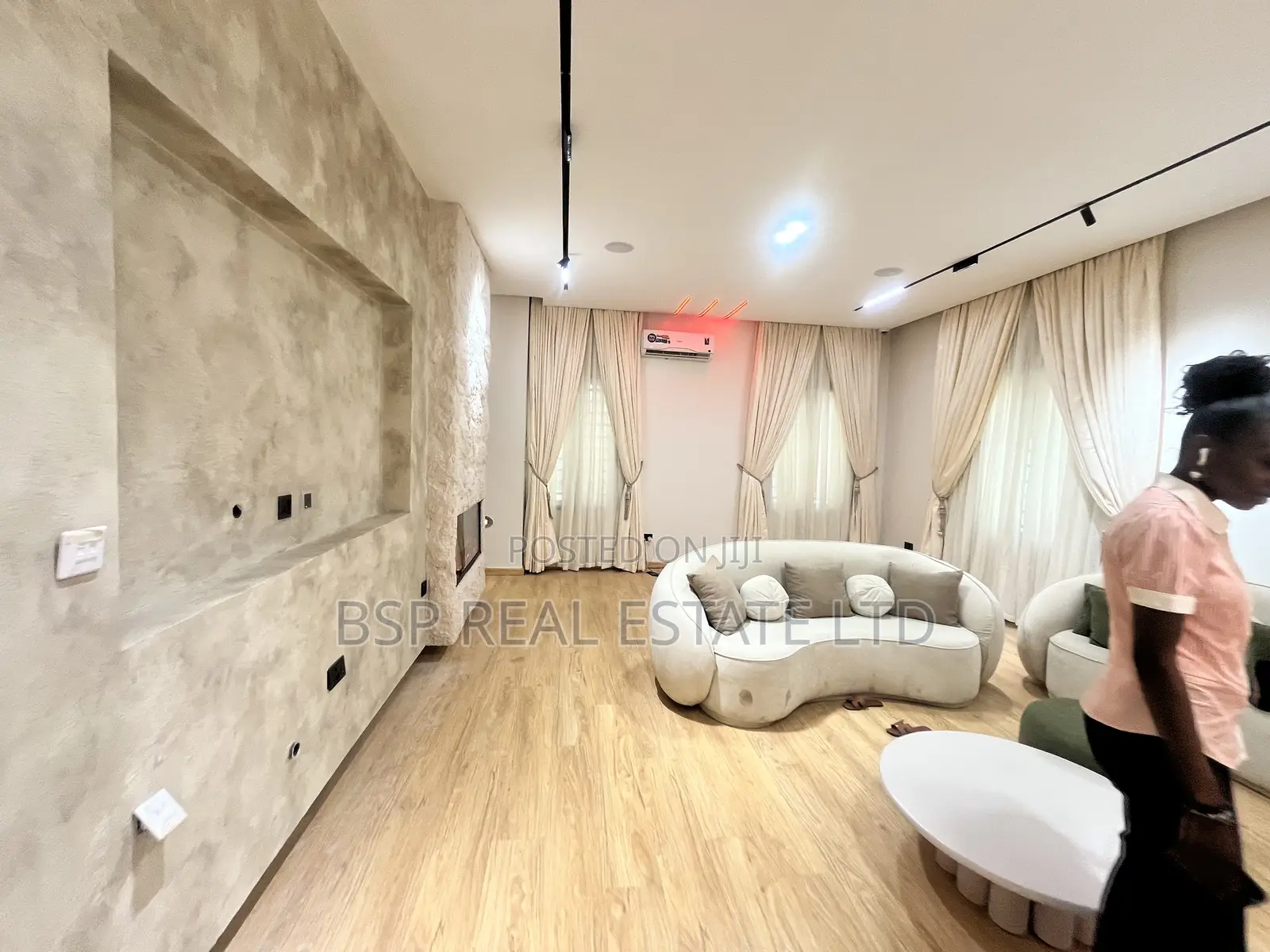 5bdrm Duplex in Guzape District for sale