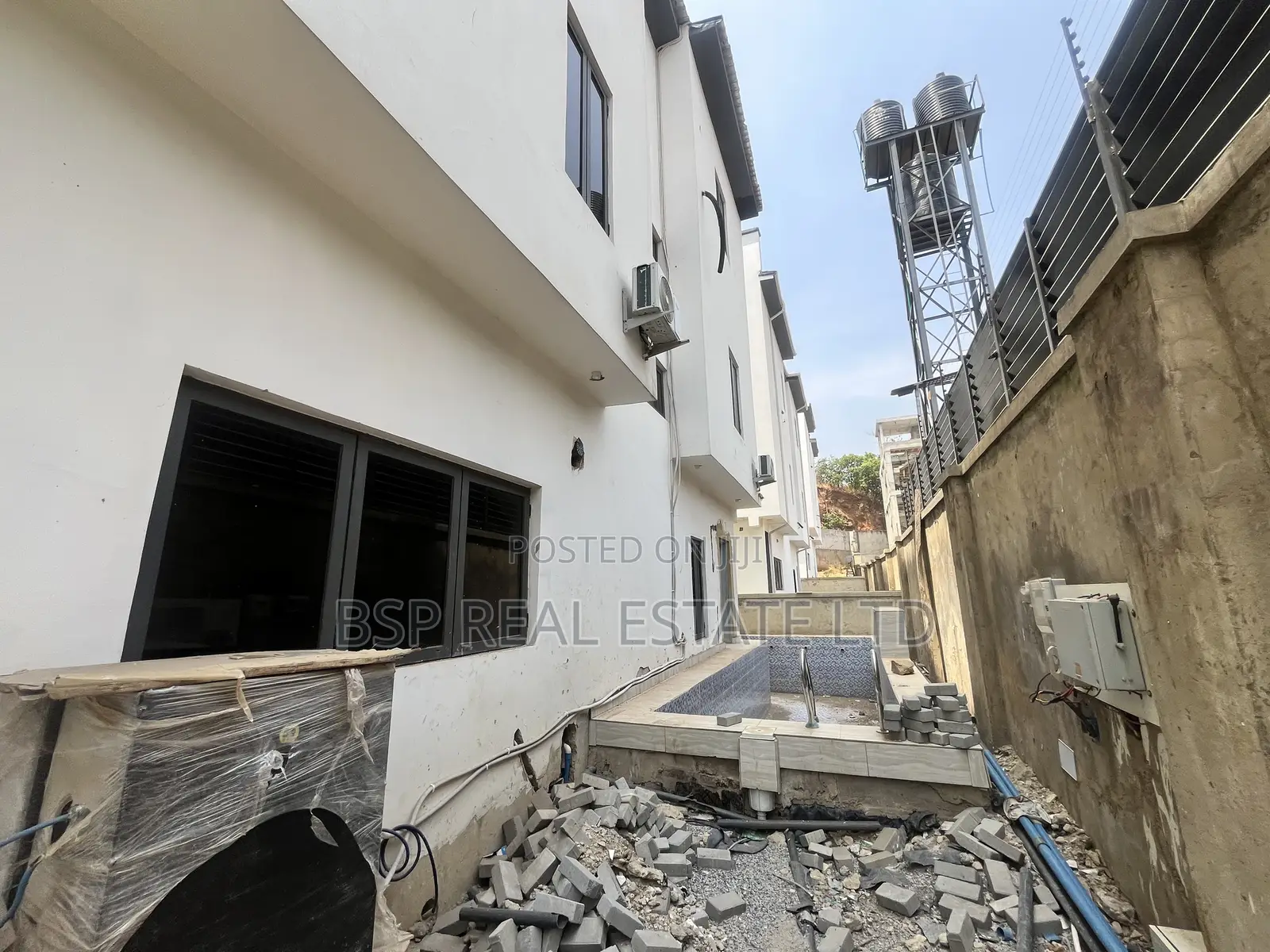 5bdrm Duplex in Guzape District for sale