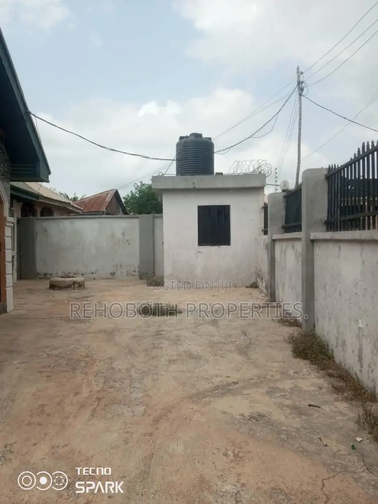 3bdrm Bungalow in New Land Elebu, Ibadan for sale