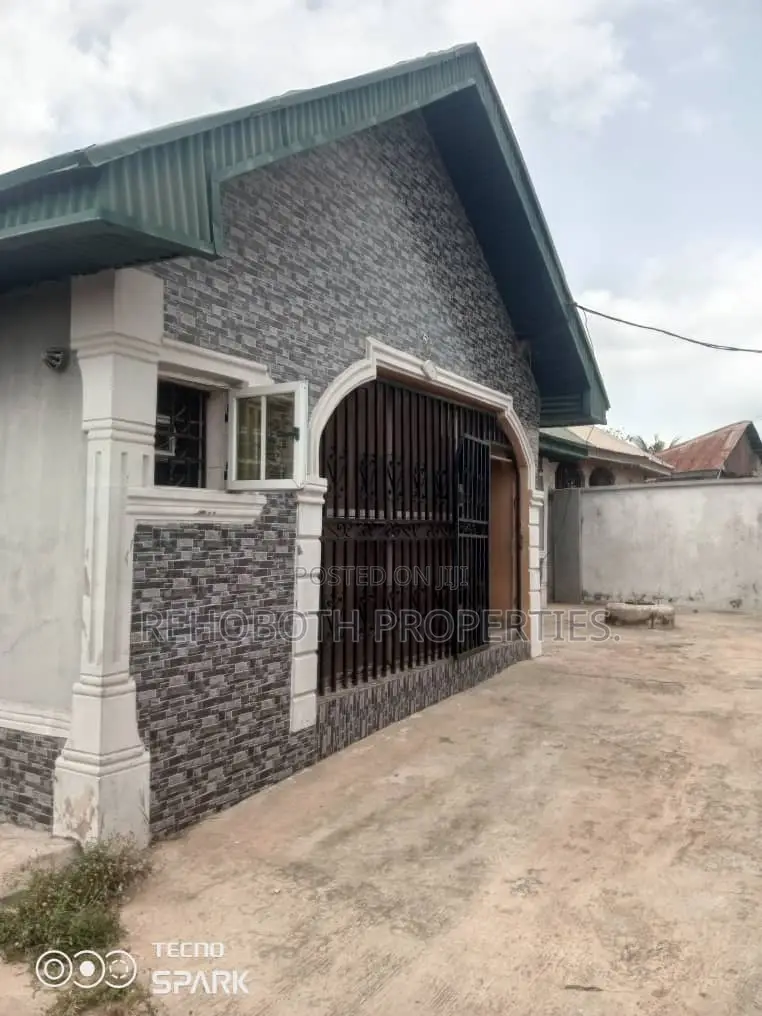 3bdrm Bungalow in New Land Elebu, Ibadan for sale
