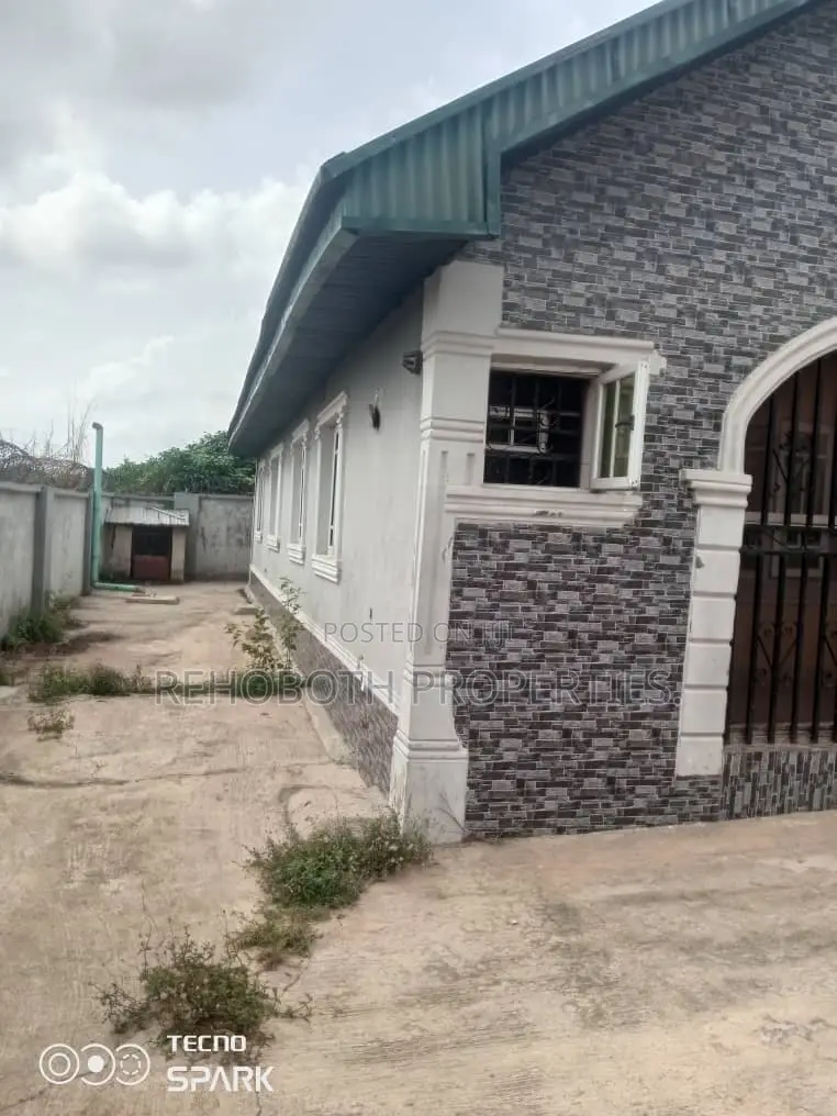 3bdrm Bungalow in New Land Elebu, Ibadan for sale