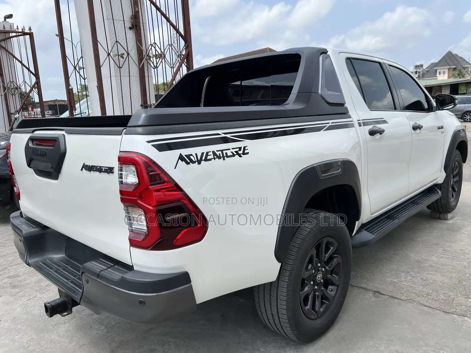 Toyota Hilux 2022 White