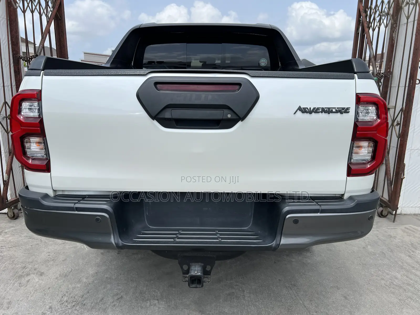 Toyota Hilux 2022 White
