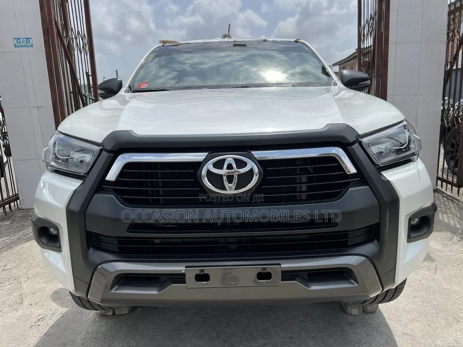 Toyota Hilux 2022 White