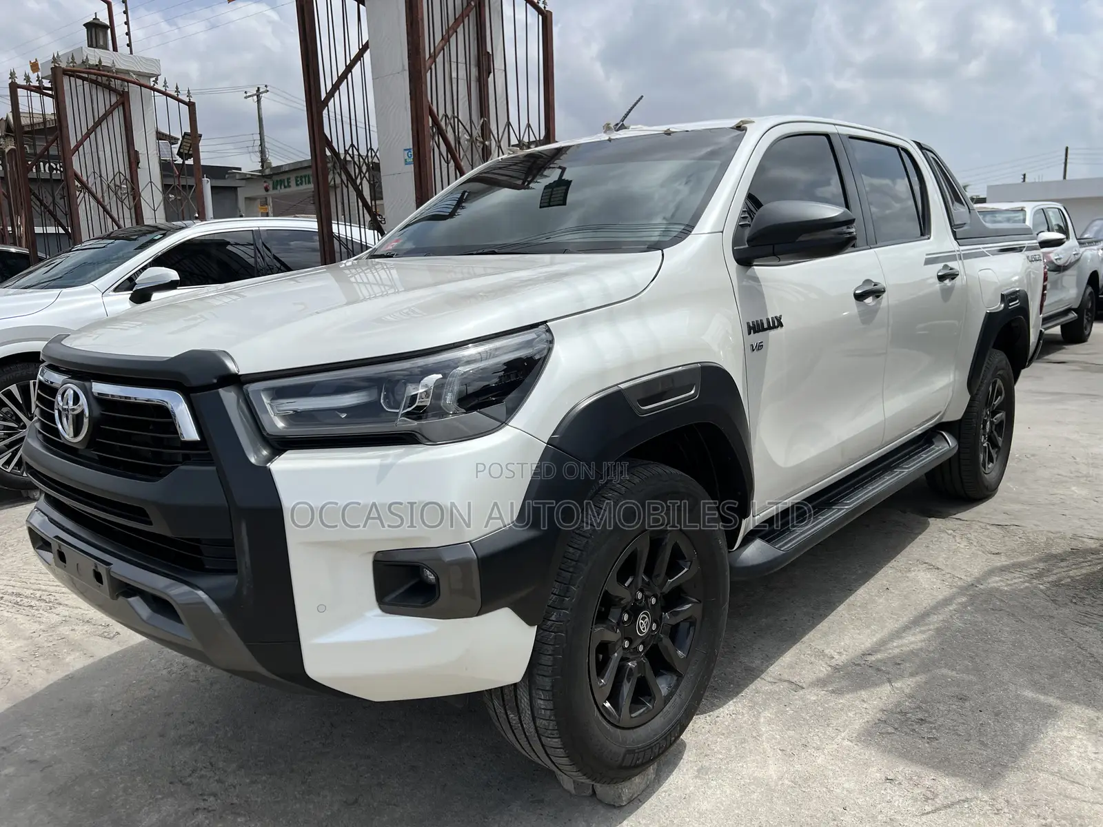 Toyota Hilux 2022 White