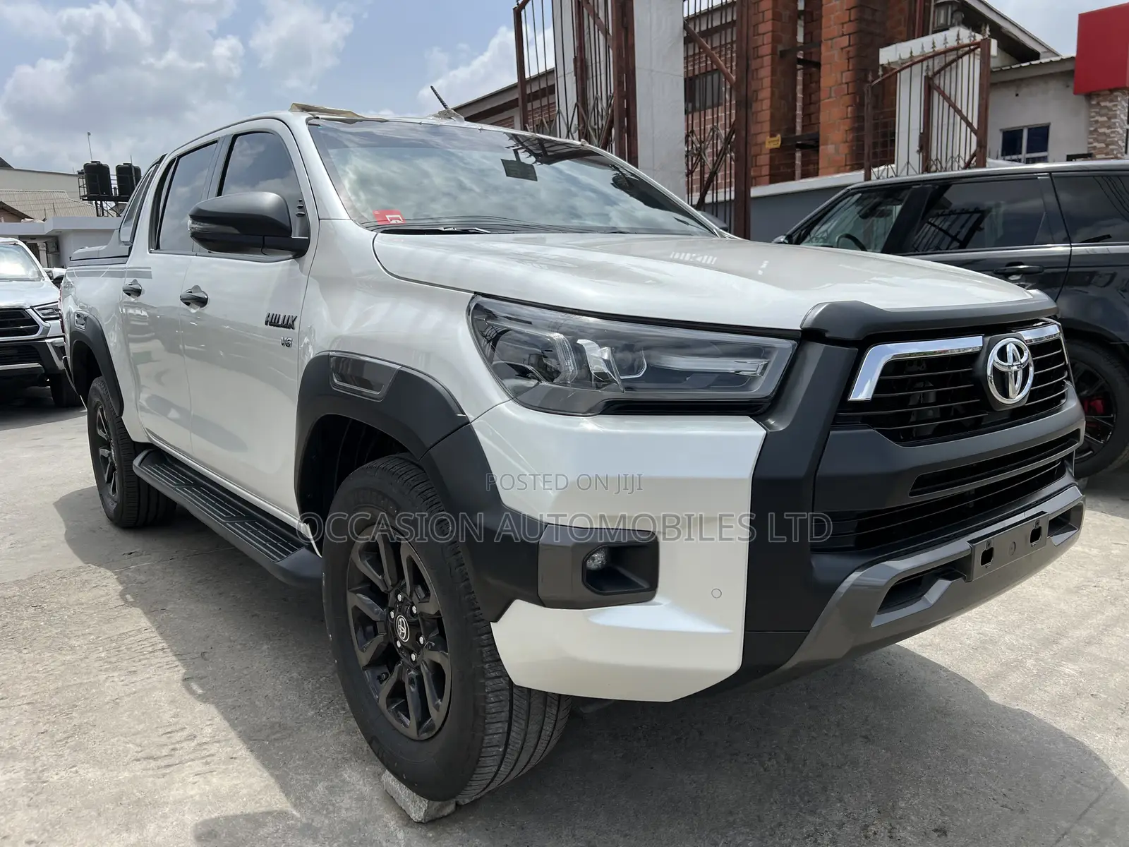Toyota Hilux 2022 White