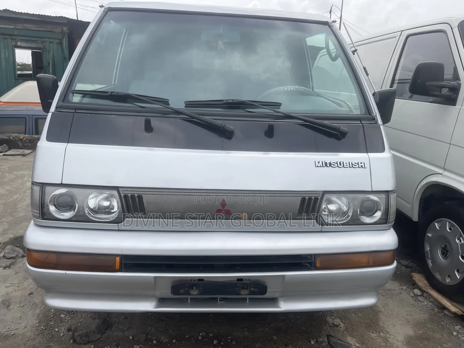 Mitsubishi L300 2004 Silver