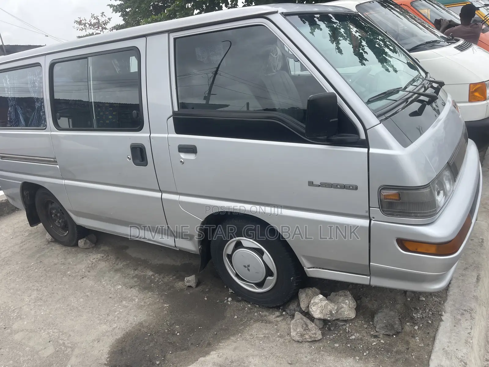 Mitsubishi L300 2004 Silver