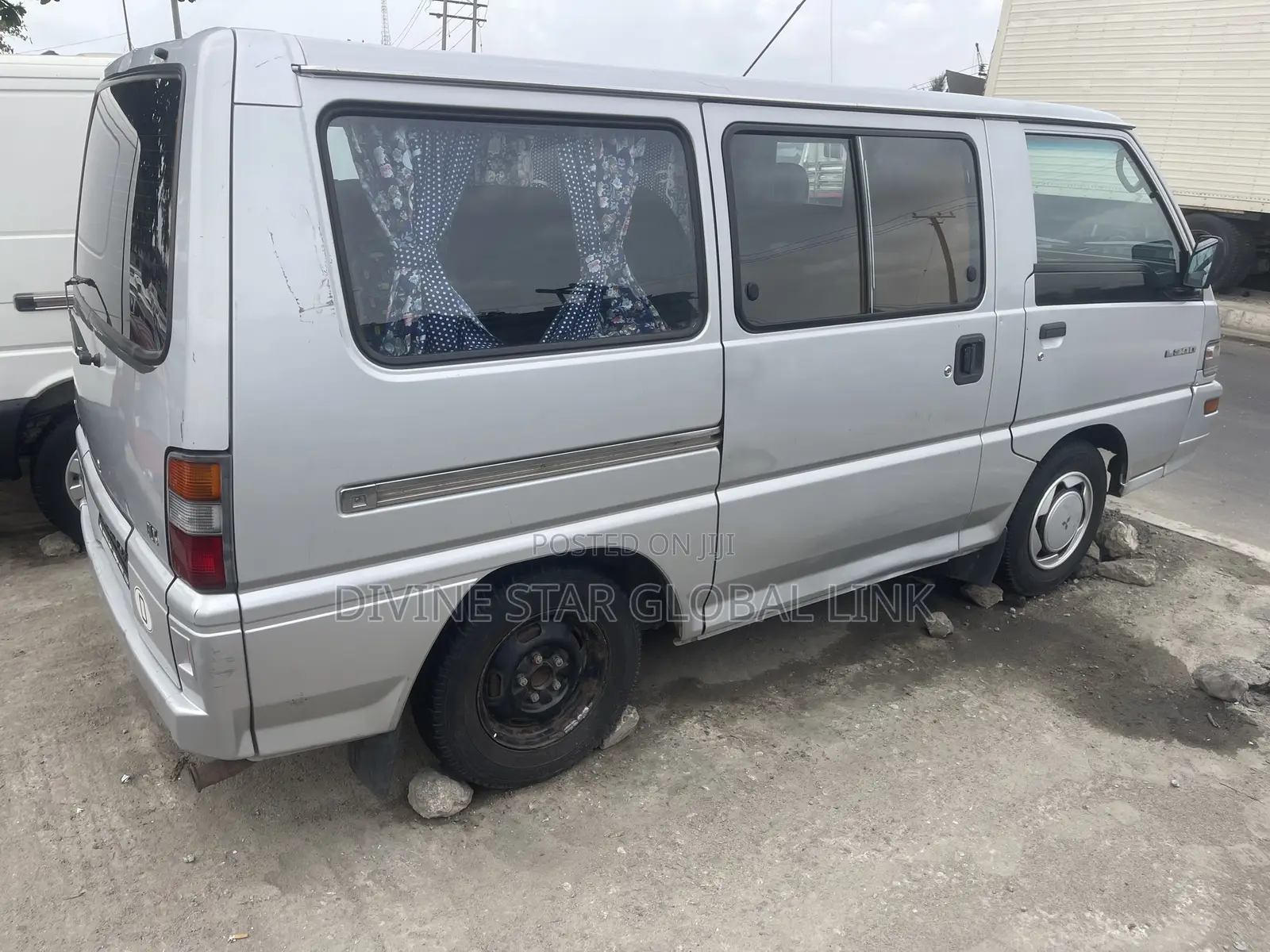 Mitsubishi L300 2004 Silver