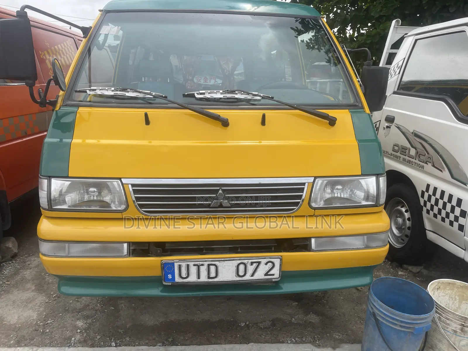 Mitsubishi Delica 2004 Yellow