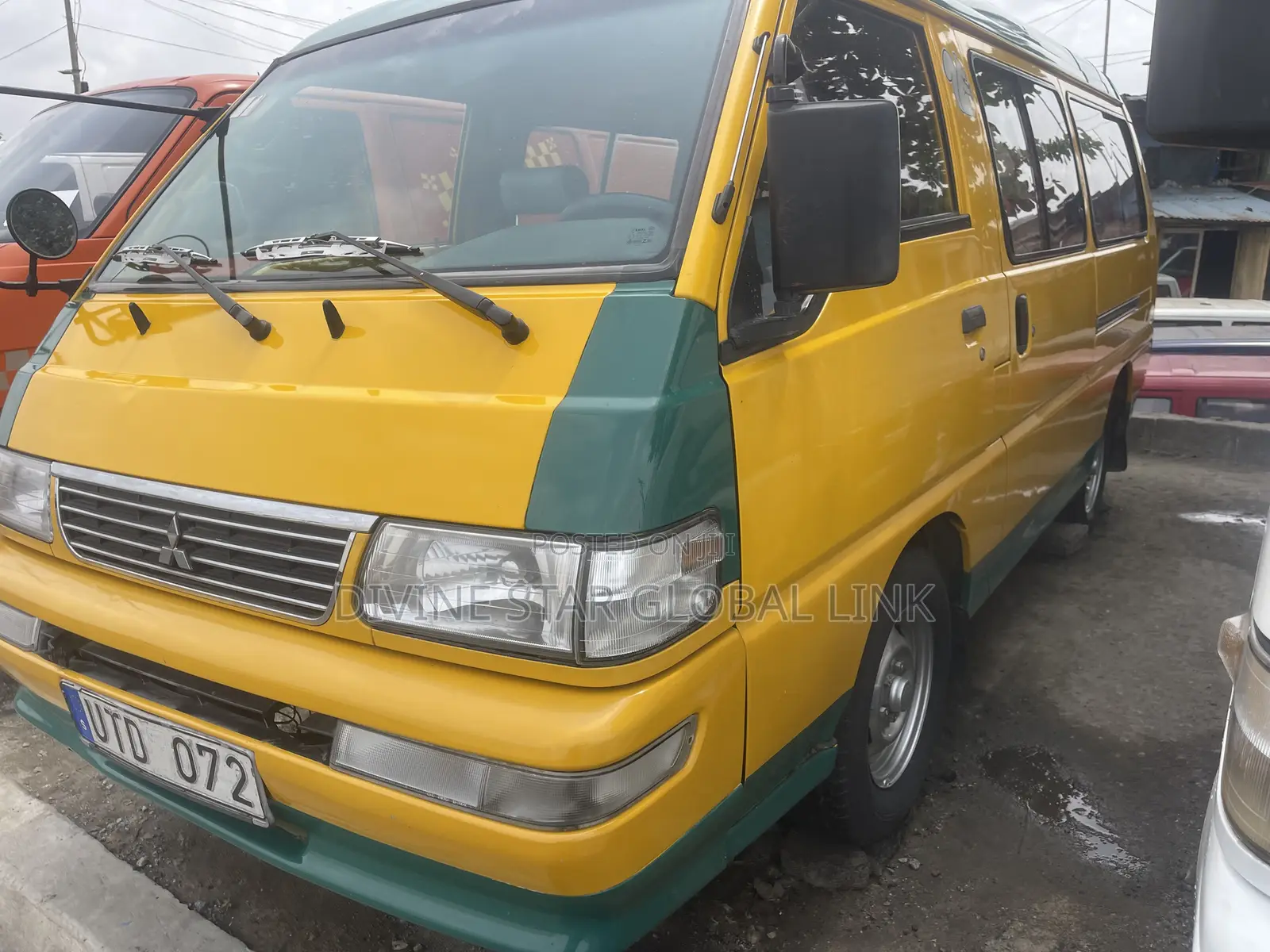 Mitsubishi Delica 2004 Yellow