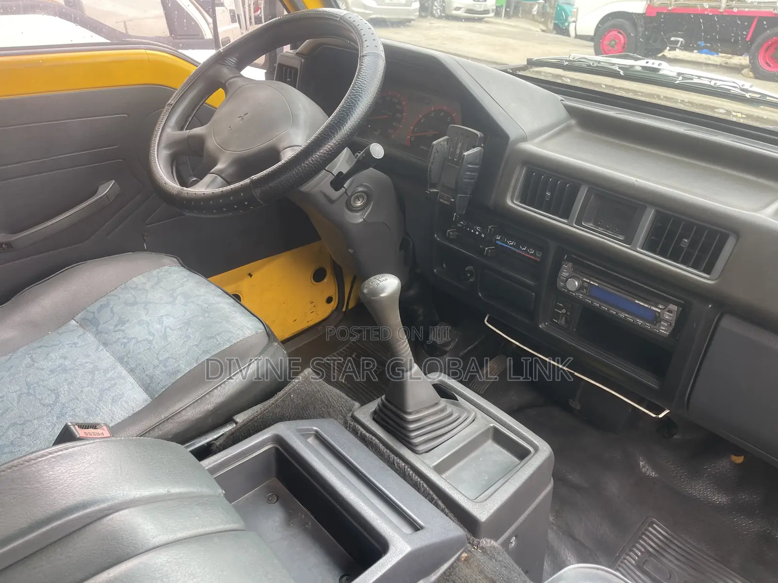 Mitsubishi Delica 2004 Yellow