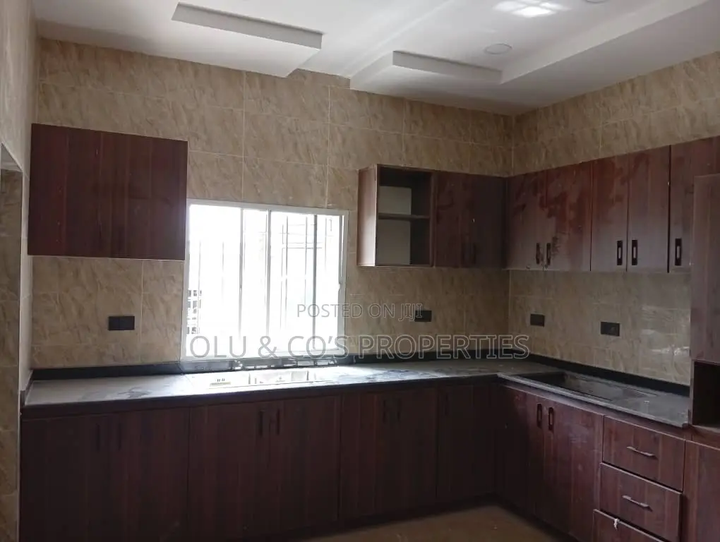 3bdrm Bungalow in Von Garden City, Lugbe District for rent