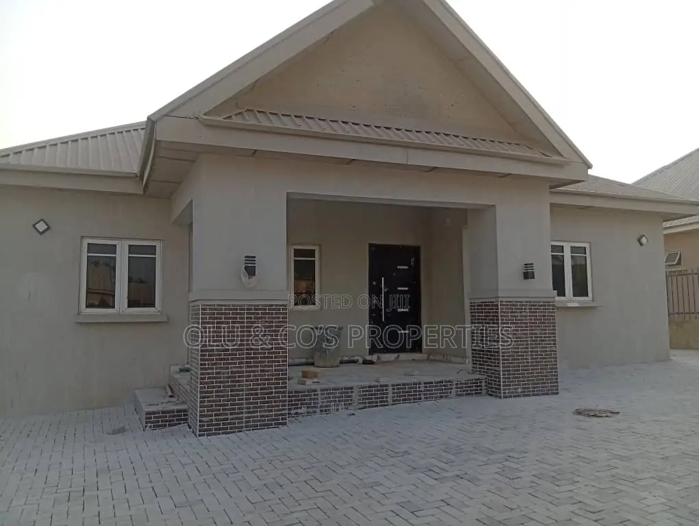 3bdrm Bungalow in Von Garden City, Lugbe District for rent