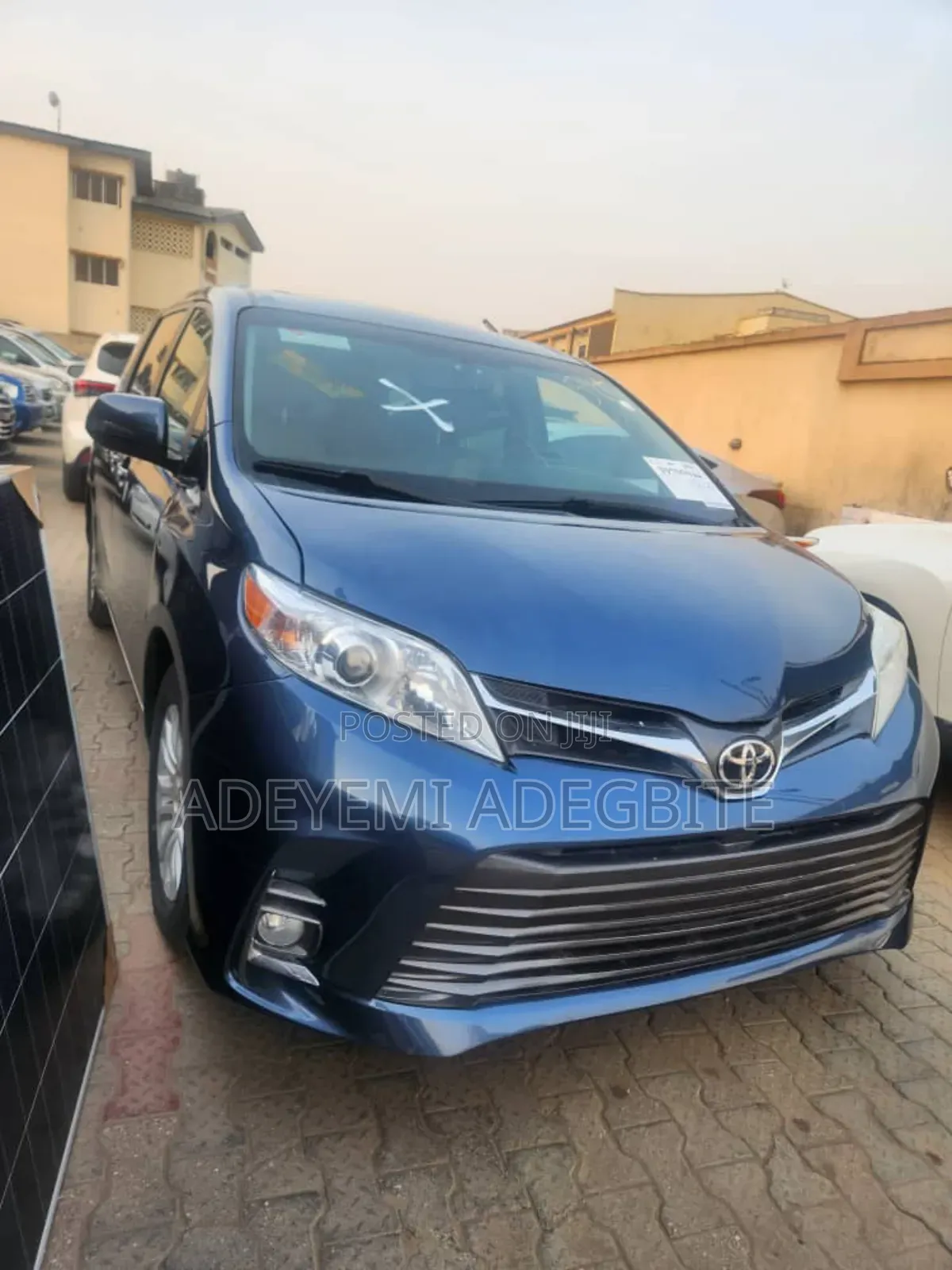 Toyota Sienna 2016 Blue