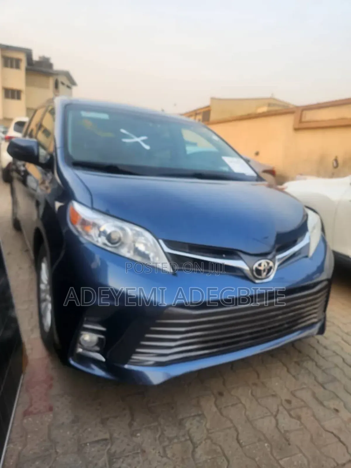 Toyota Sienna 2016 Blue