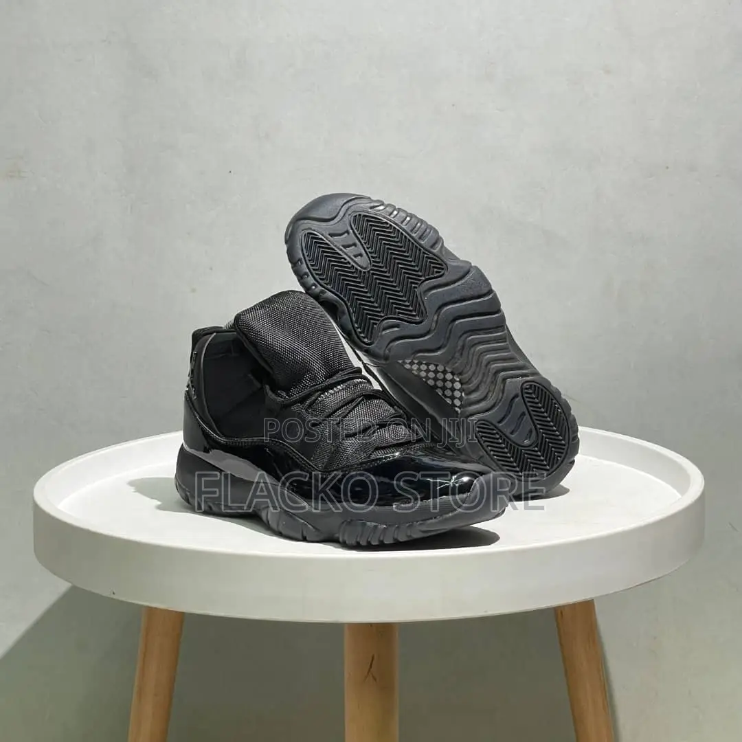 Original Air Jordan 11 Cap & Gown Black Sneakers