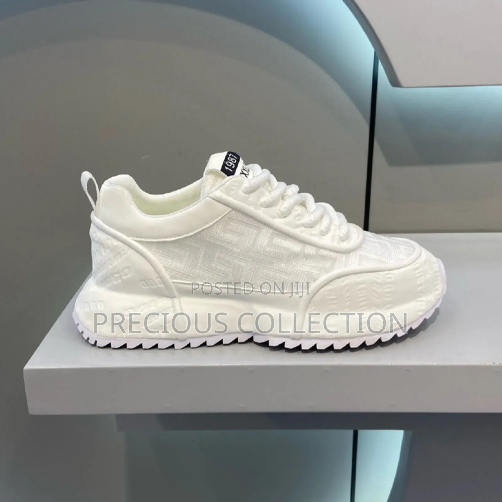 Unisex Classic Lace Up Bold Sole Sneakers