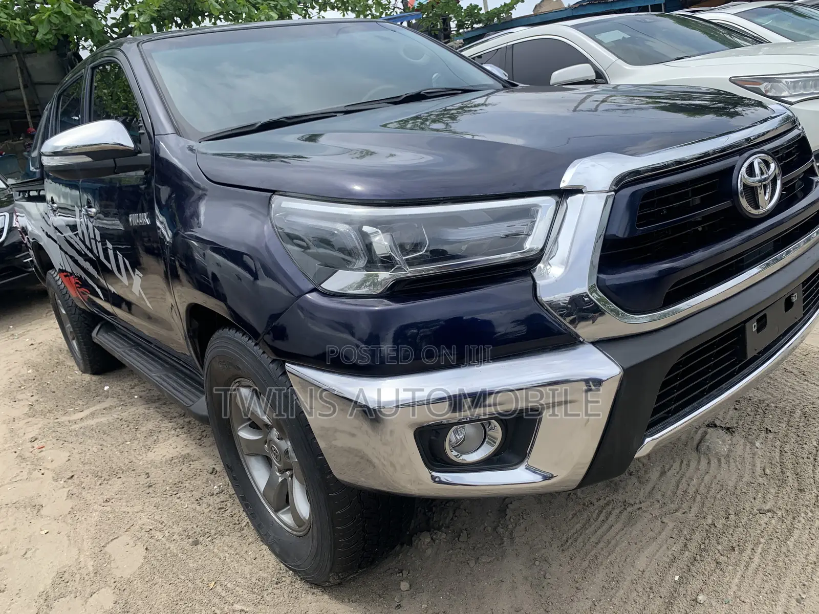 Toyota Hilux Revo Double Cab Petrol 2.7 AWD 2019 Blue