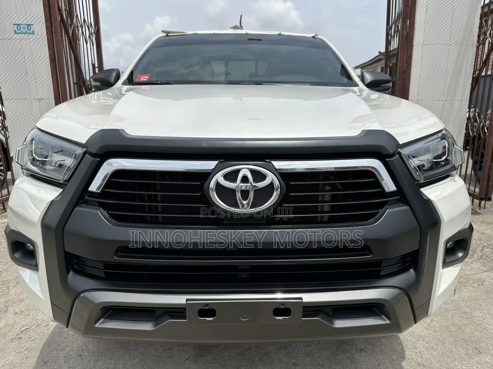 Toyota Hilux 2020 White
