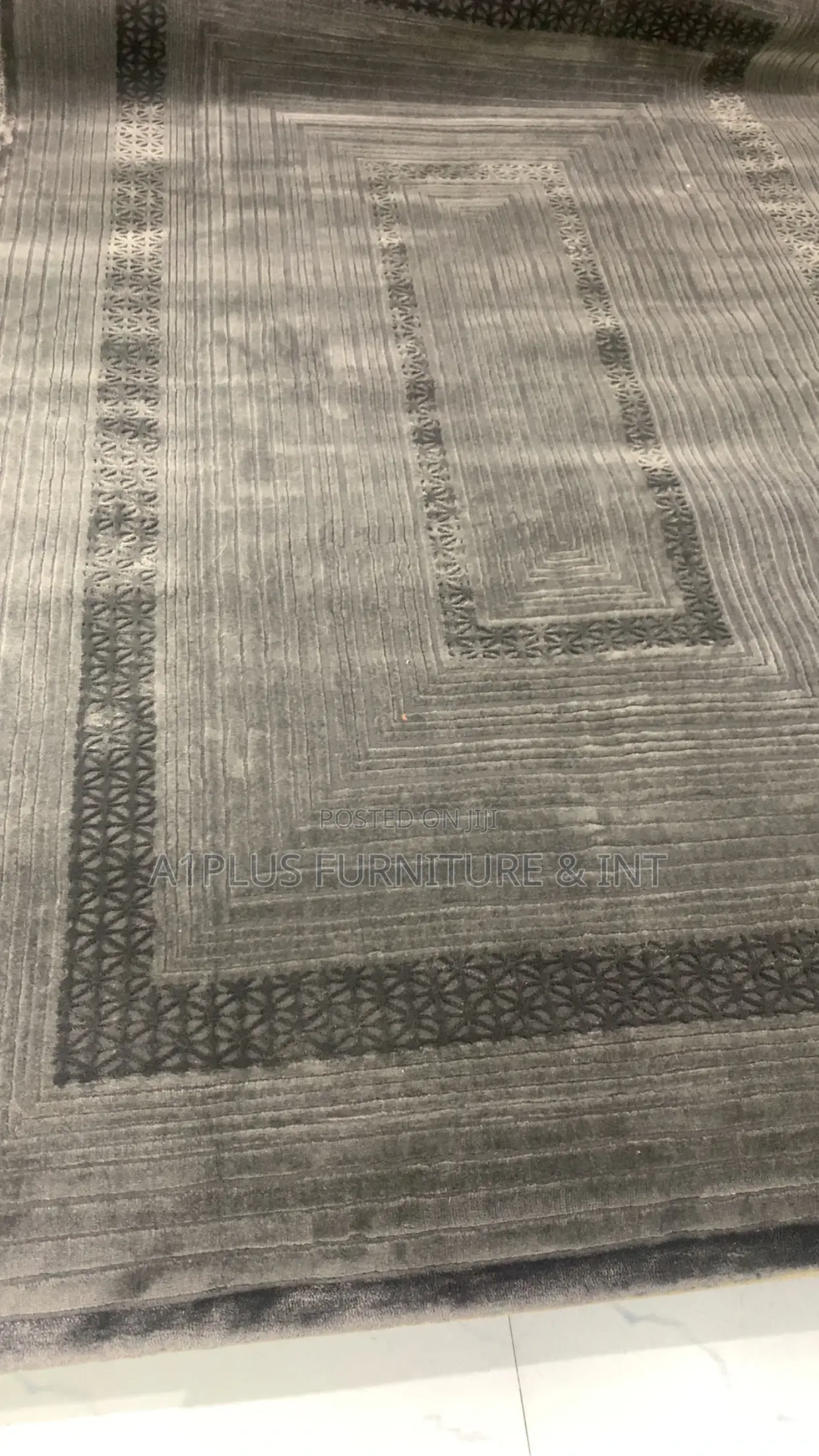 5' X 7' Center Rug