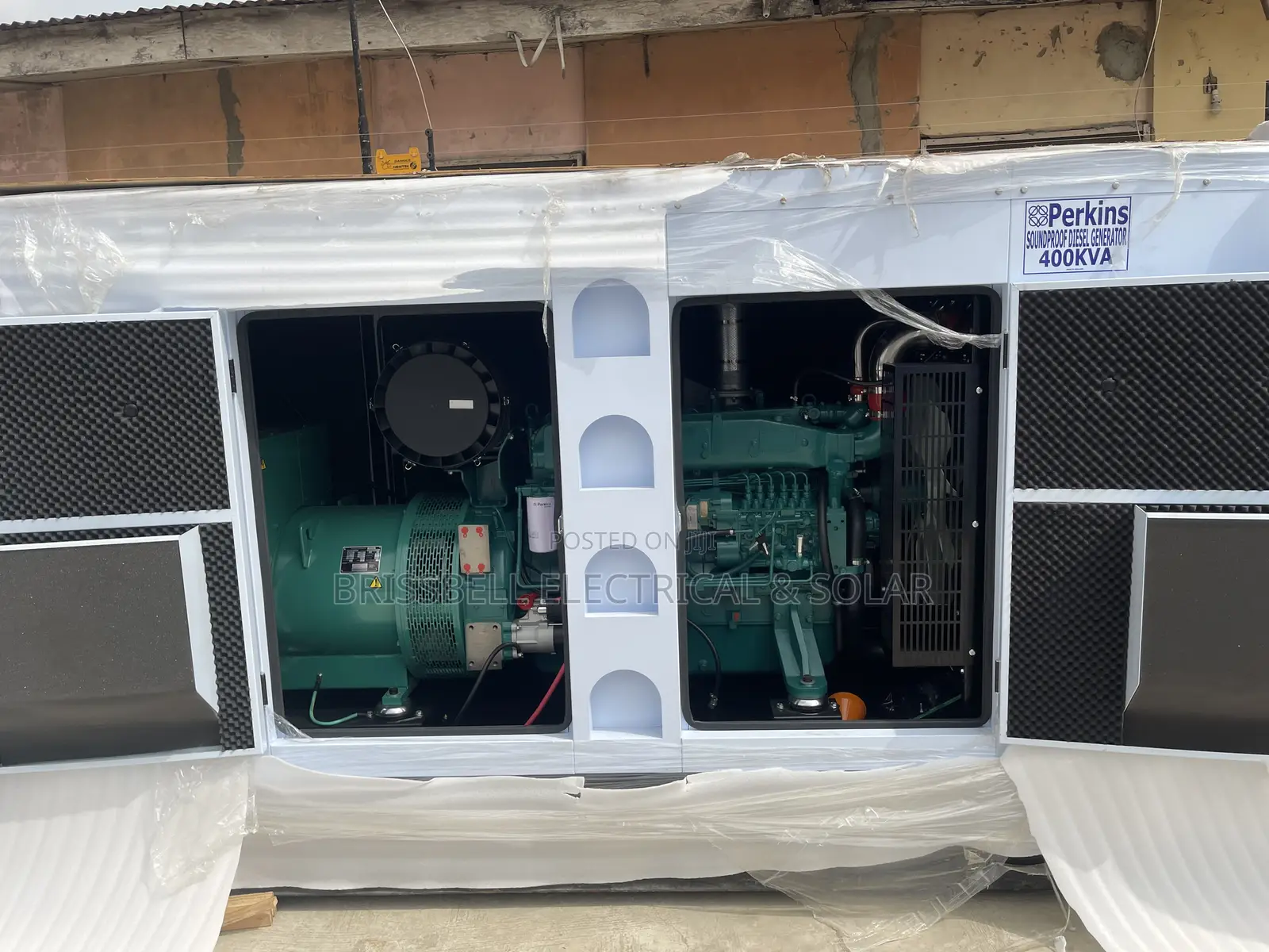 Authentic England Perkins Soundproof Diesel Generator 400kva