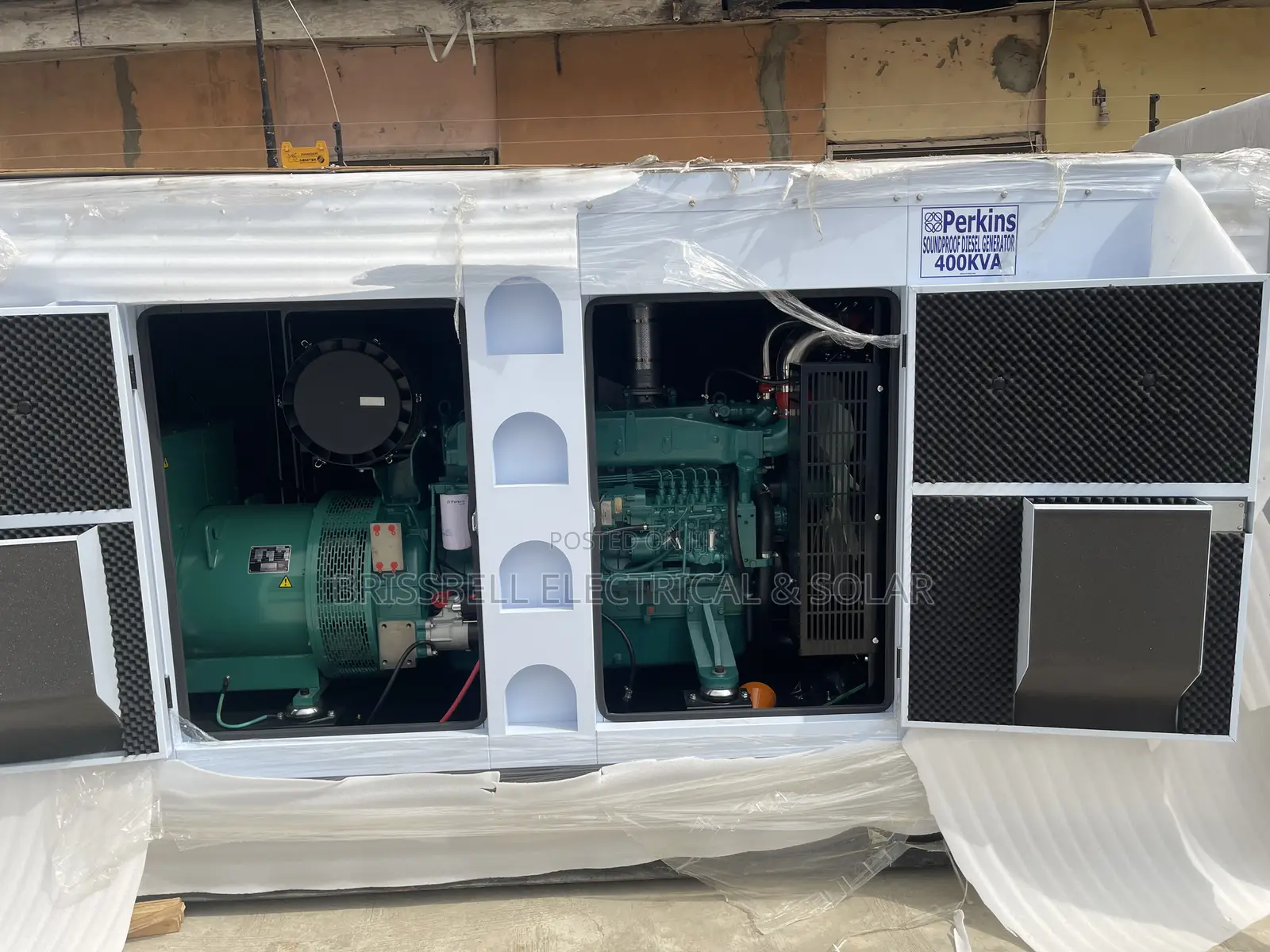 Authentic England Perkins Soundproof Diesel Generator 400kva