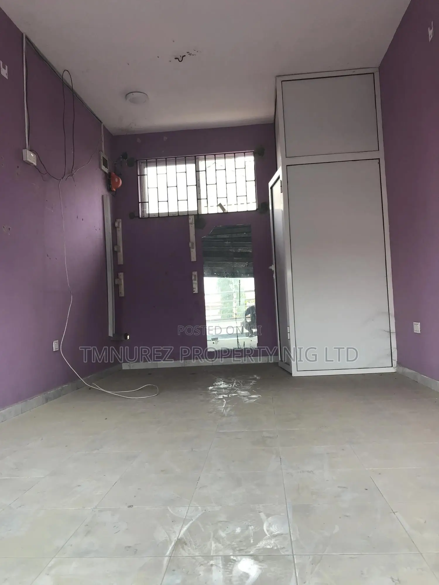 Shop For Sale At Agungi
