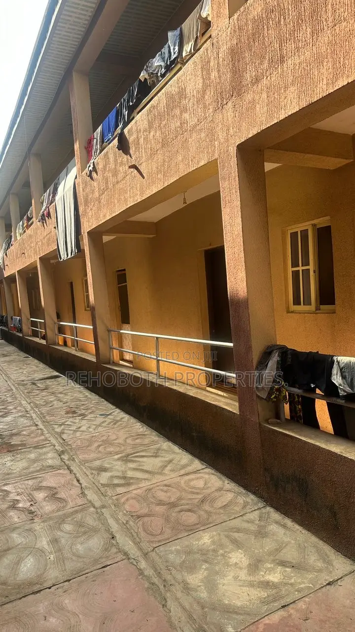 20bdrm Block of Flats in Agbowo, Ibadan for sale