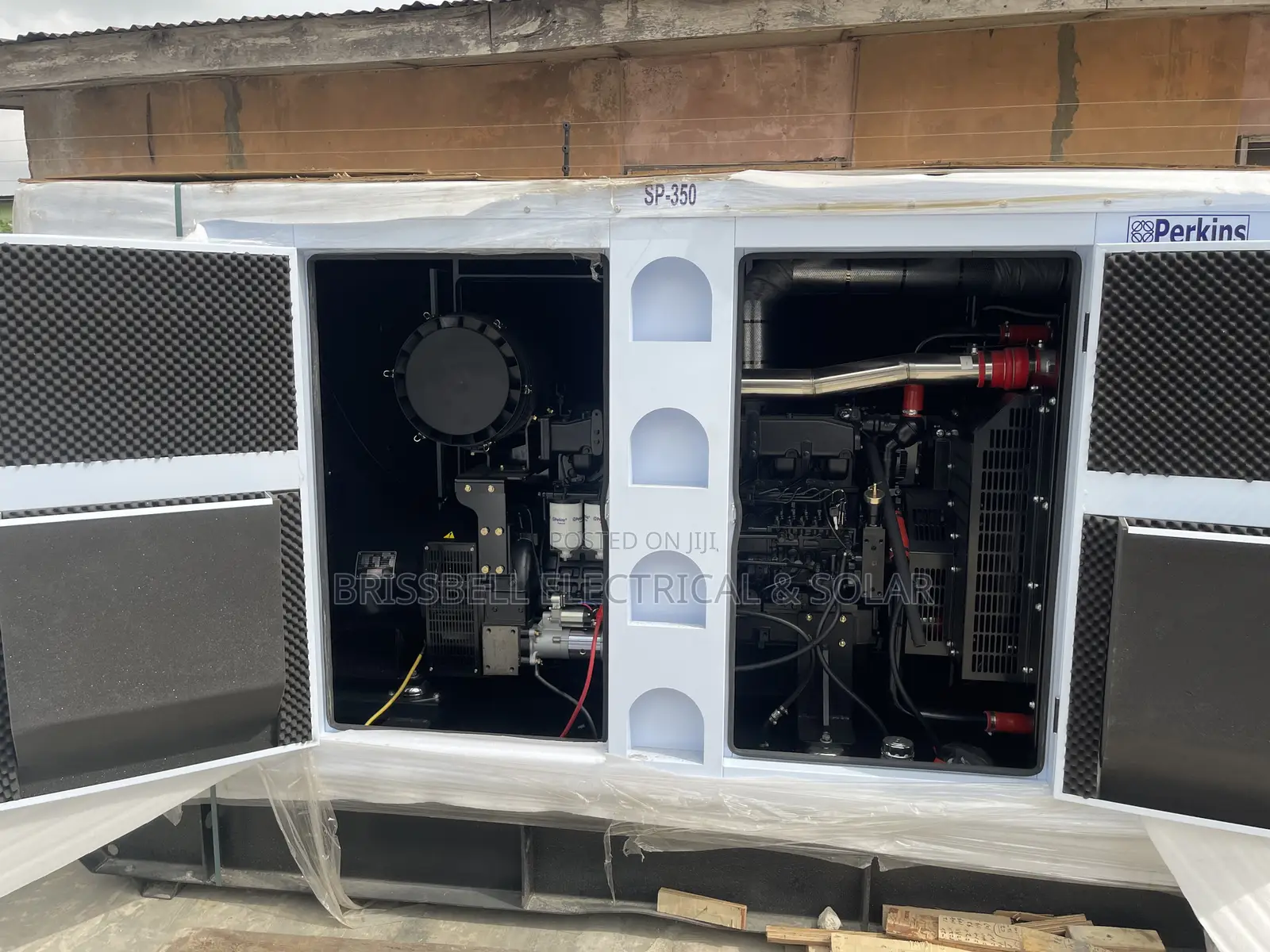 Authentic England Perkins Soundproof Diesel Generator 350kva