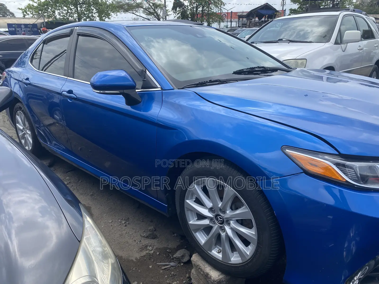 Toyota Camry LE (2.5L 4cyl 8A) 2019 Blue