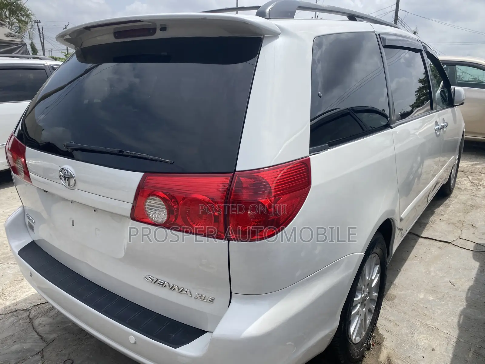 Toyota Sienna XLE 2007 White