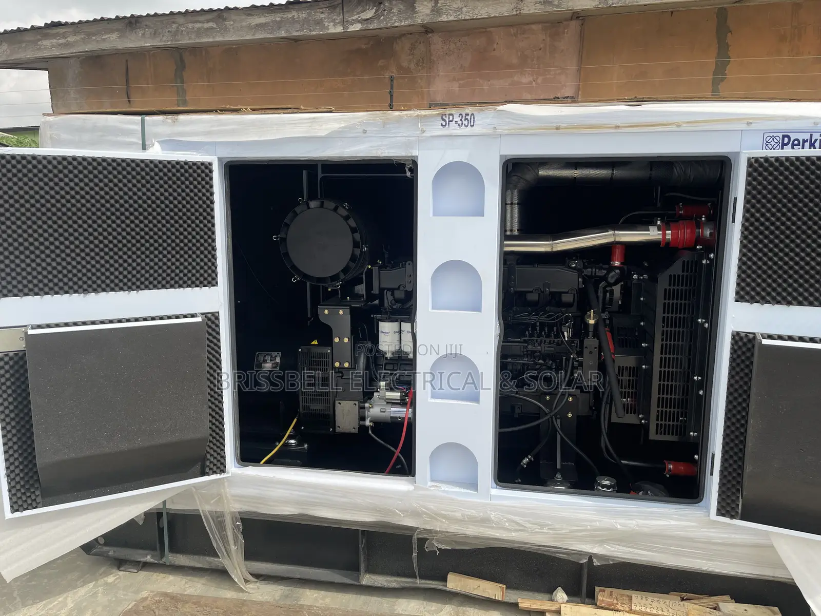 Authentic England Perkins Soundproof Diesel Generator 350kva