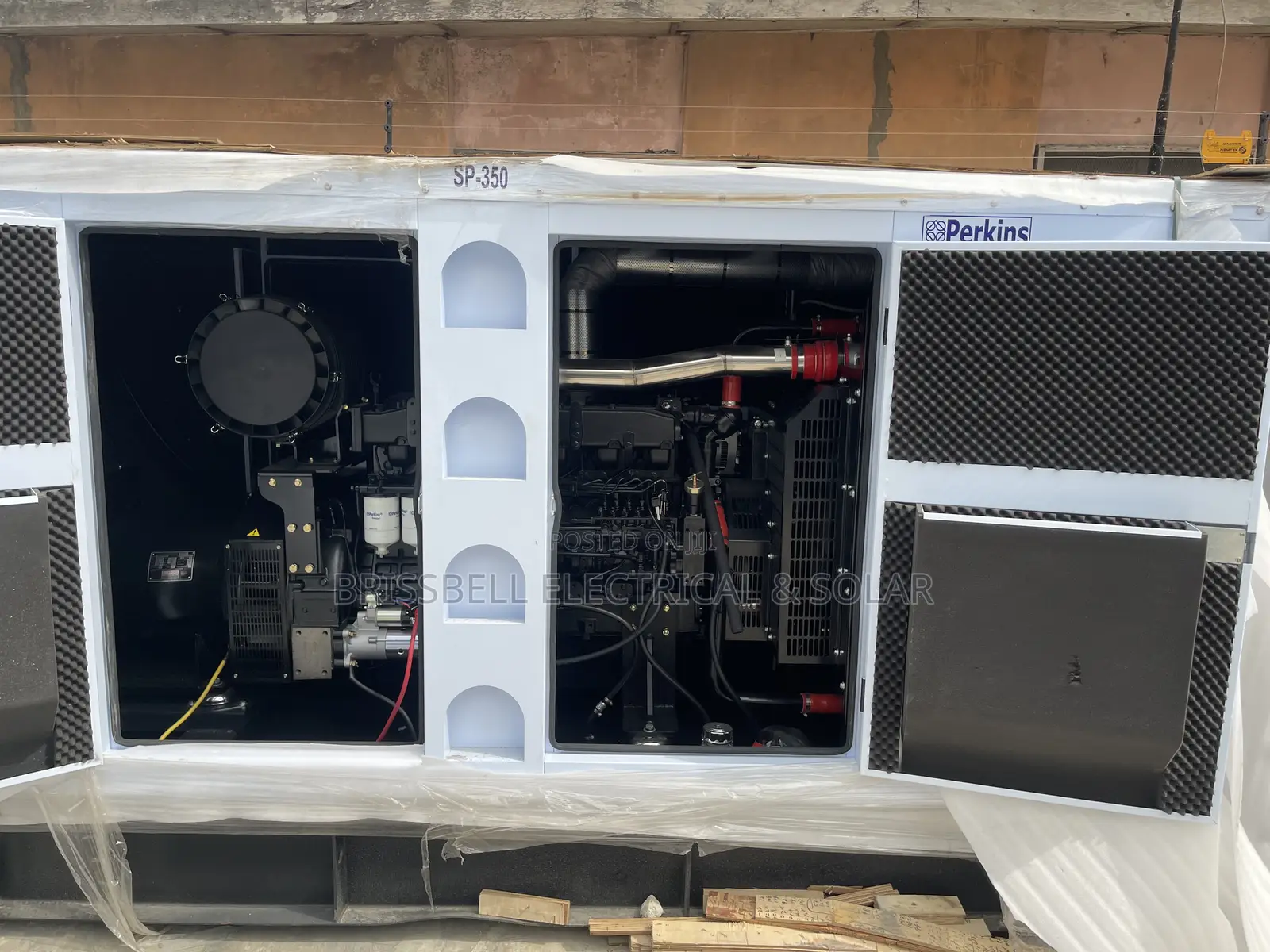 Authentic England Perkins Soundproof Diesel Generator 350kva